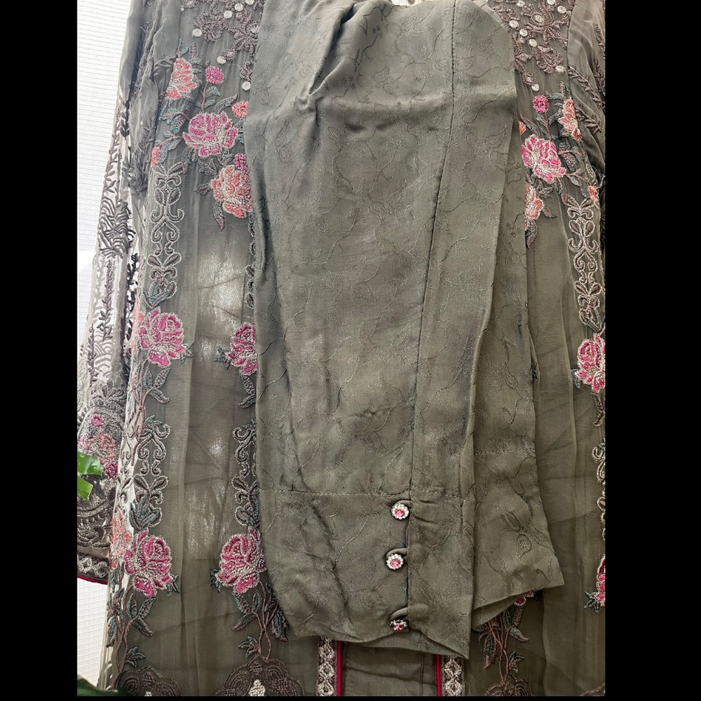 Pakistani 3 Piece - image 5